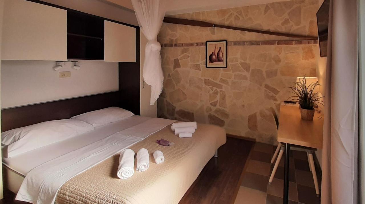 Apartments Infinitas Trogir Eksteriør billede