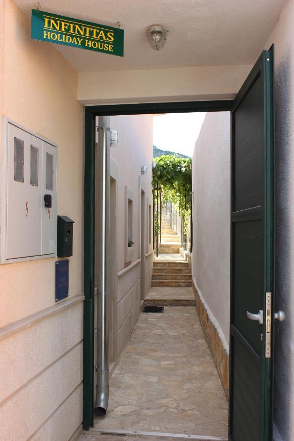 Apartments Infinitas Trogir Eksteriør billede